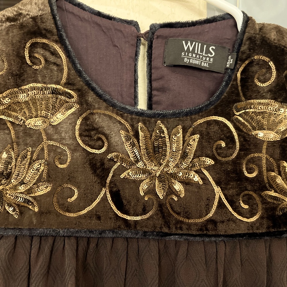 Long tunic with antique gold color embroidery